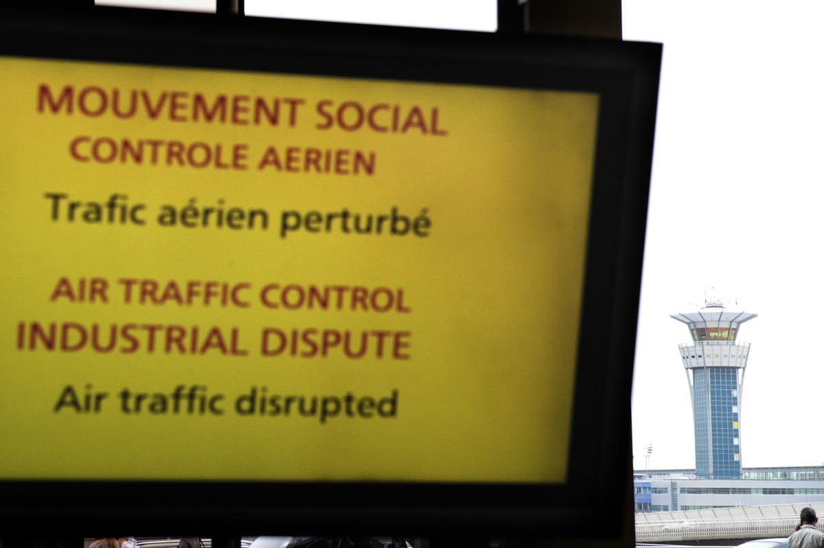 French air traffic control strike grounds 500 flights affecting