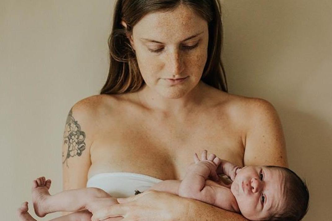 Mums share pictures of their postpartum bodies to help others