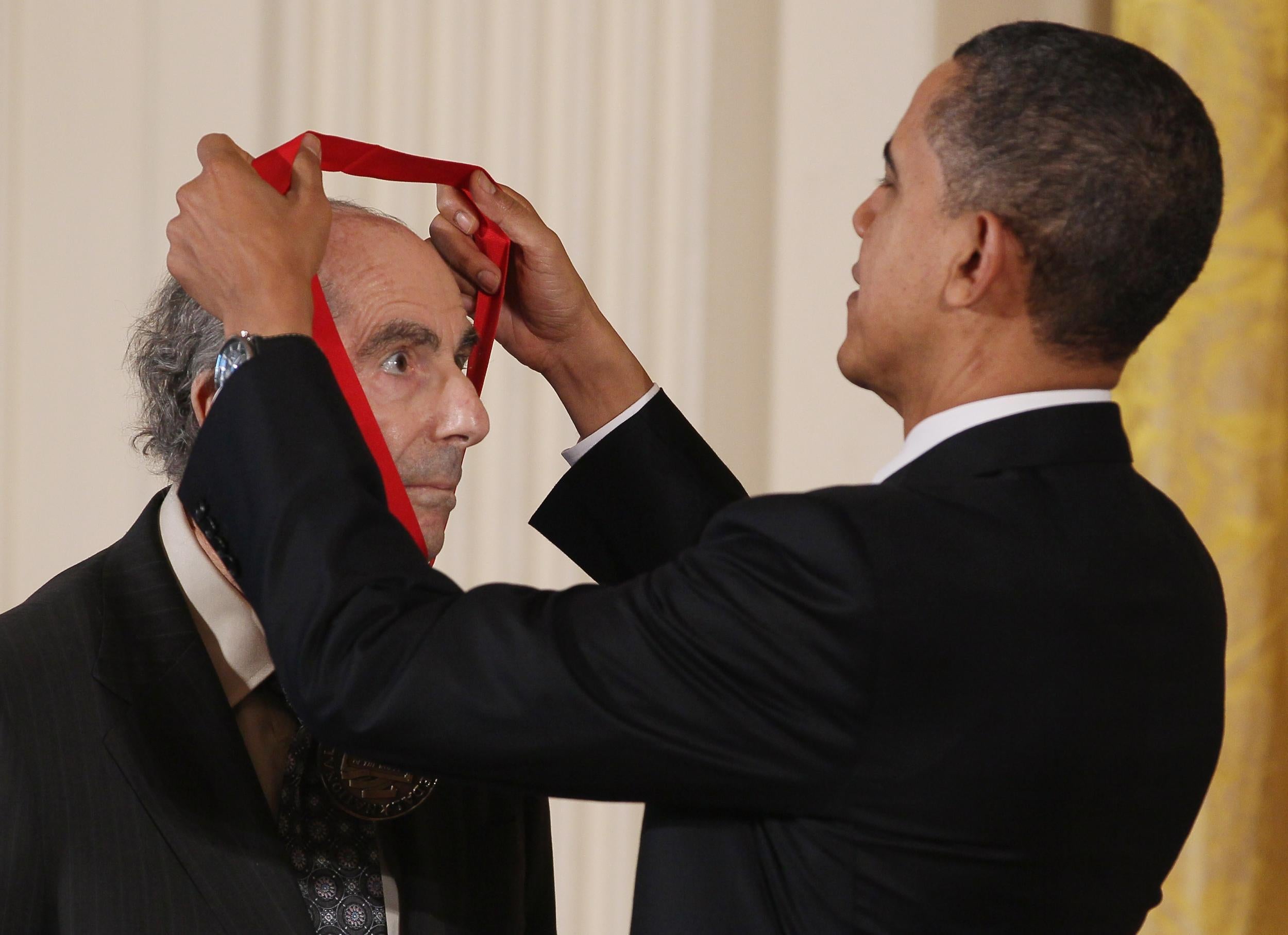 Barack Obama presents the 2010 National Humanities Medal to Roth on March 2, 2011 (Photo: Getty)