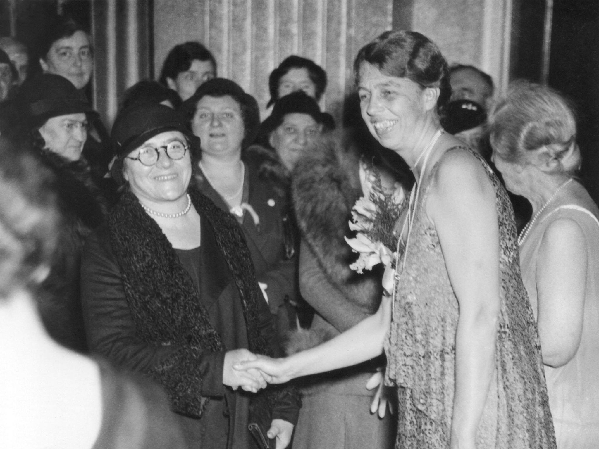 Eleanor Roosevelt greeting women in the Panhellenic Building