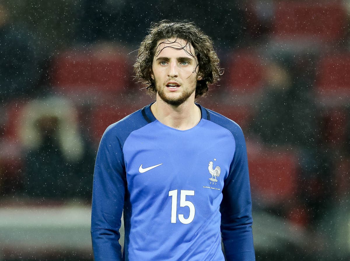 Рабье футболист. Адриан Рабьо. Адриен Рабьо сборная Франции. Rabiot. Rabiot футболист.