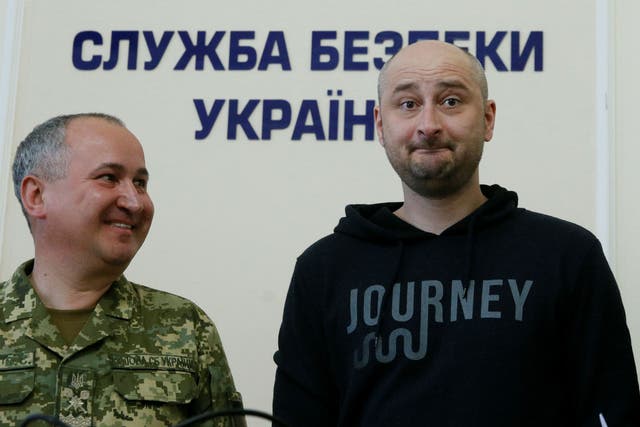 Russian journalist Arkady Babchenko (right) with the head of Ukraine’s state security service (SBU) Vasily Gritsak