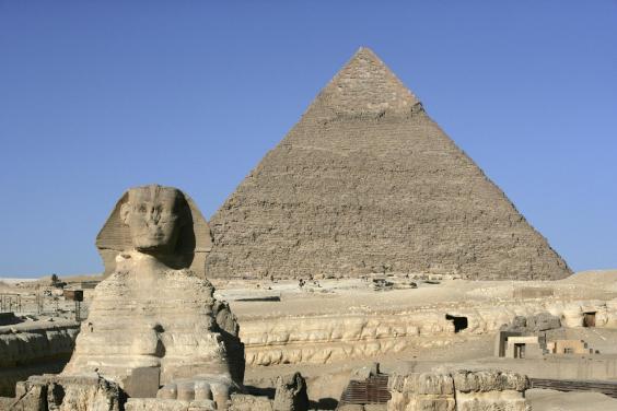 This view of the Sphinx and the Pyramid of Khafre does a good job of hiding the surrounding neighbourhoods, roads, and Pizza Hut