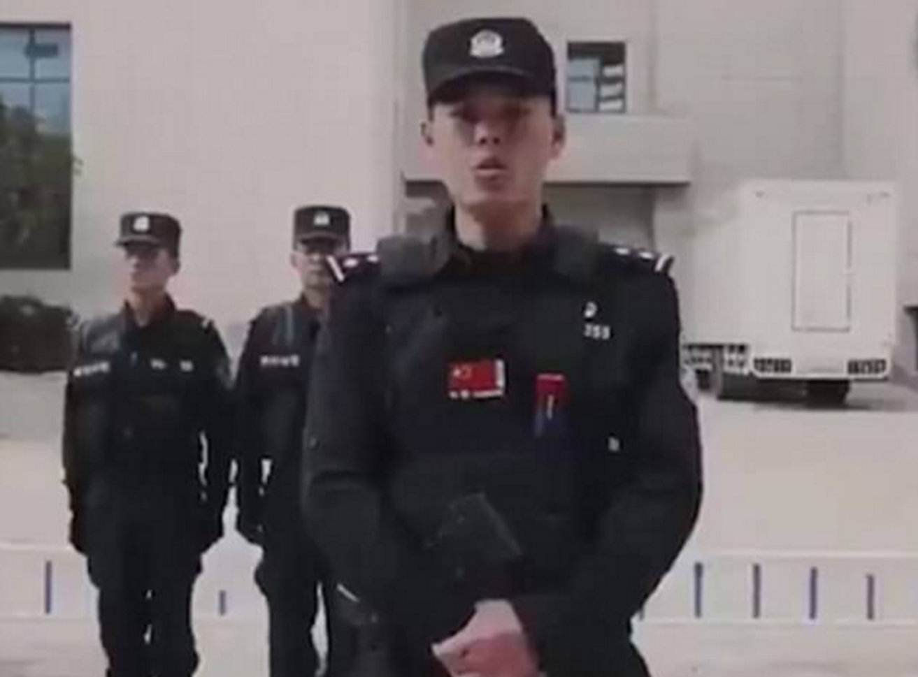 Police in China give accurate advice on how to survive a knife attack