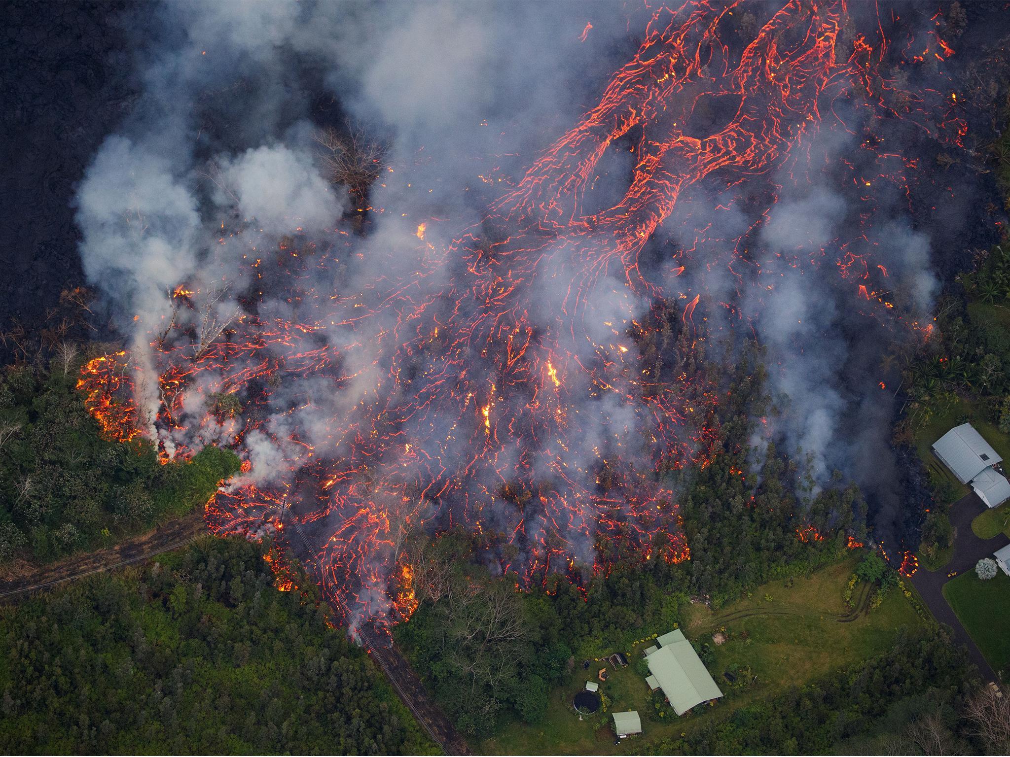 Hawaii's Kilauea volcano eruption enters new phase as crater falls ...