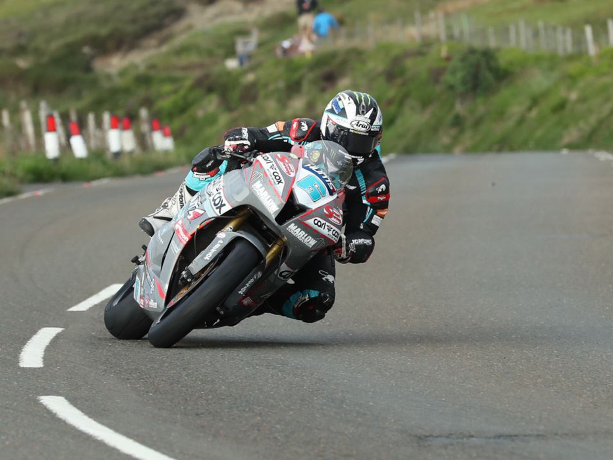 Michael Dunlop vence a primeira corrida do TT da Ilha de Man 2018