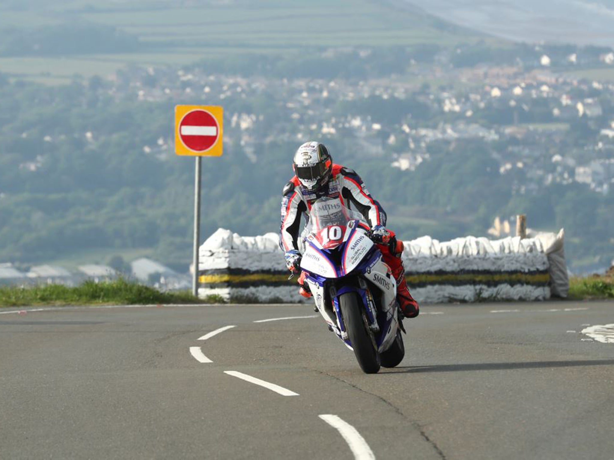 Hickman smashed the superstock lap record with an average speed of 134.077mph