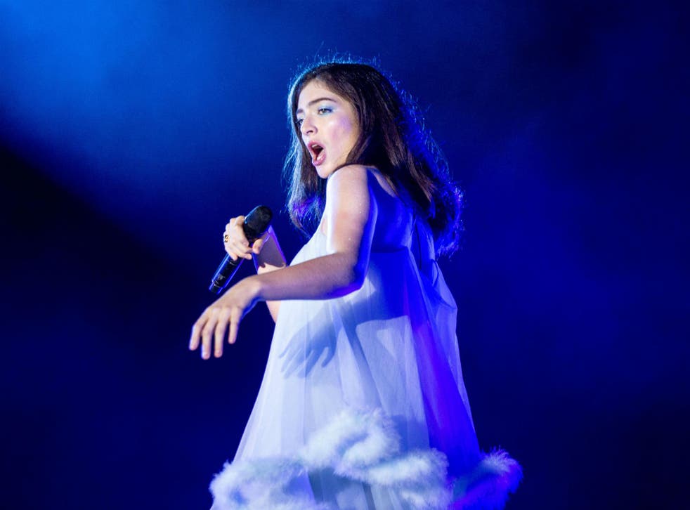 Lorde has accused Kanye and Kid Cudi of copying her stage design