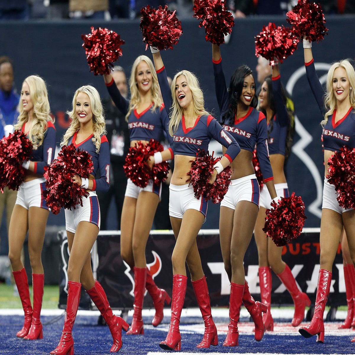 Houston Texans cheerleaders sue NFL team for discrimination - BBC News