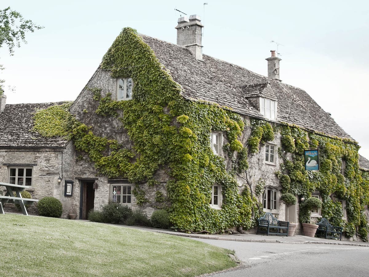 The Swan, Southrop, restaurant review: Do village pubs come more twee ...