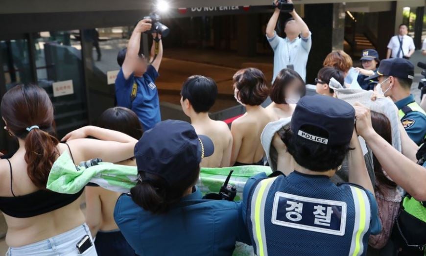 870px x 523px - Women stage topless protest over Facebook 'discrimination' in South Korea |  The Independent | The Independent