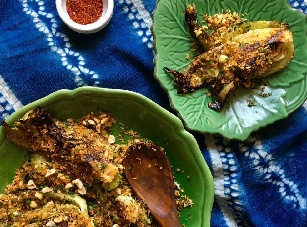 How to make hispi cabbage with breadcrumbs and hazelnuts | The