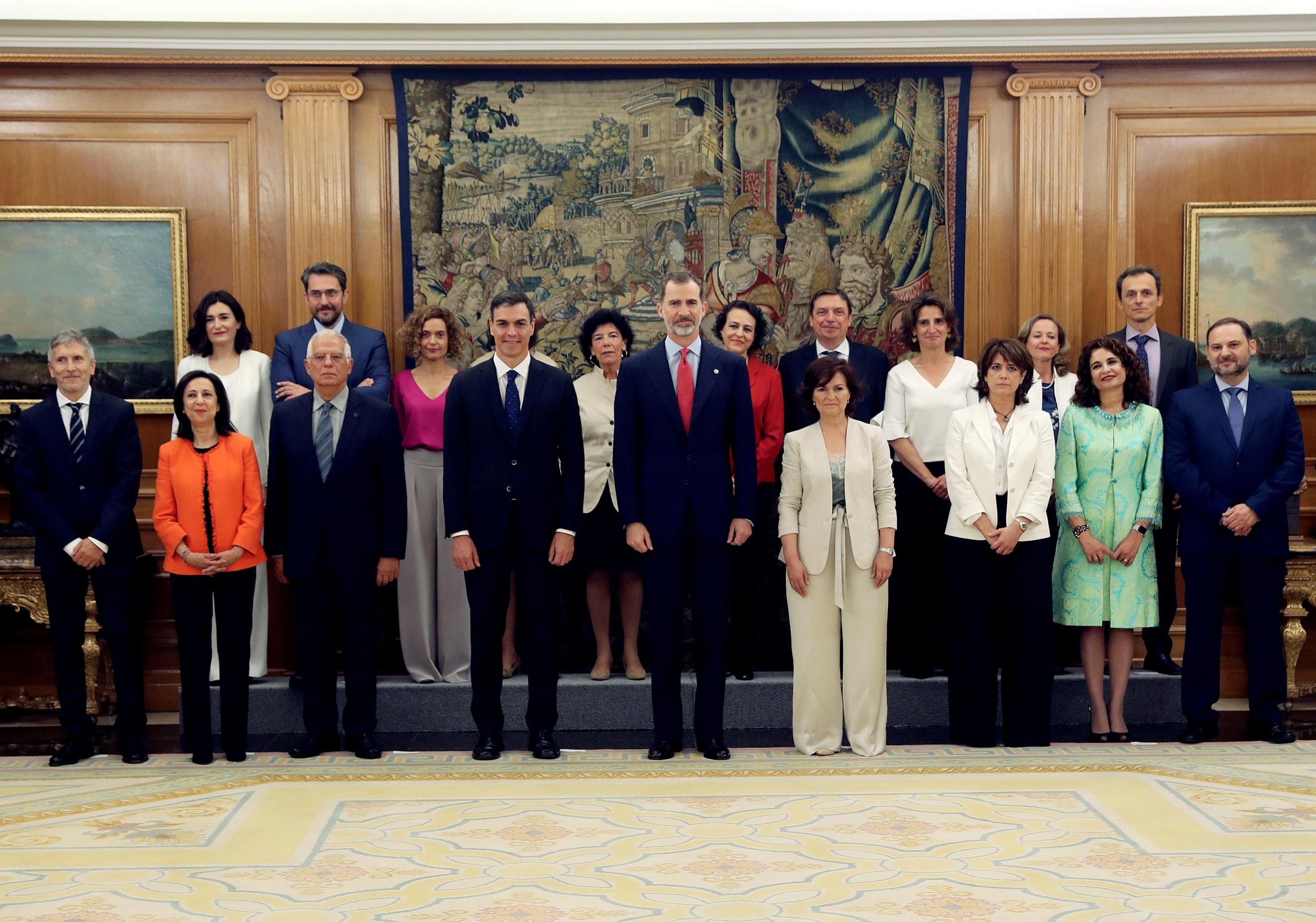The new Spanish government's class photo, with more female ministers than ever before