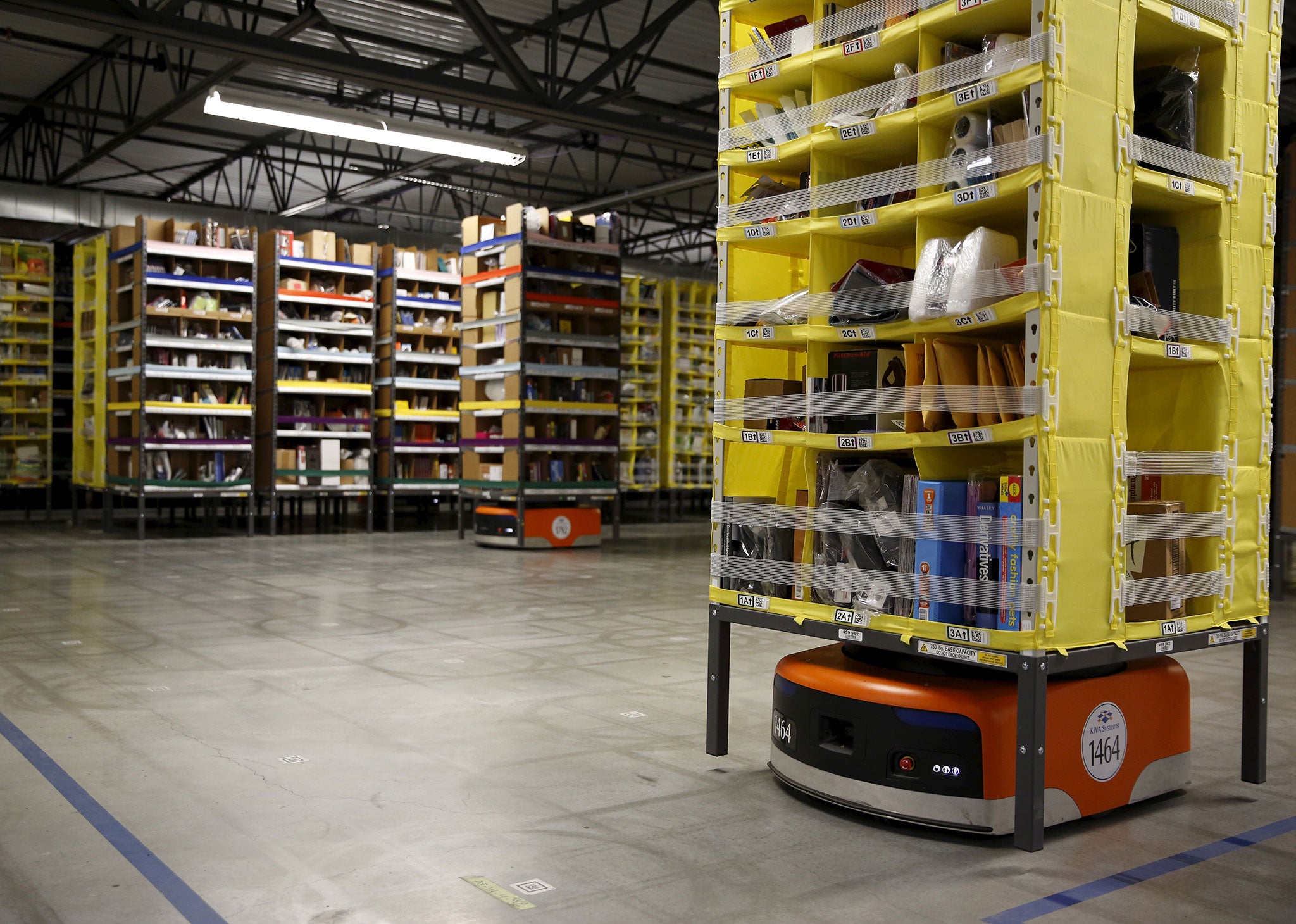 Amazon storage. Нововведения в складской логистике. Склад стали. Amazon Warehouse Robots. Как выглядит складской робот Амазон снизу.