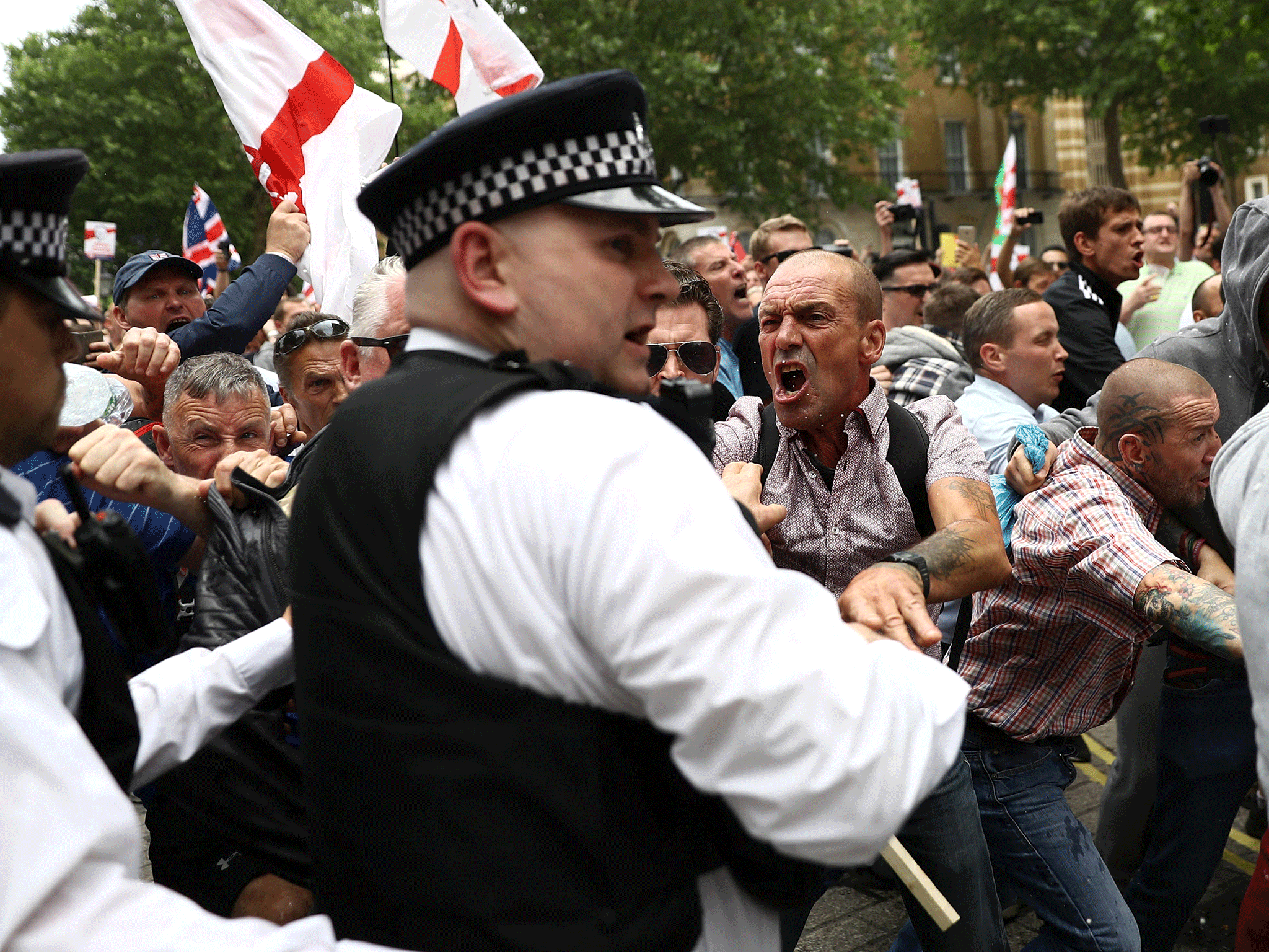 Tommy Robinson supporters perform Nazi salutes at violent protest
