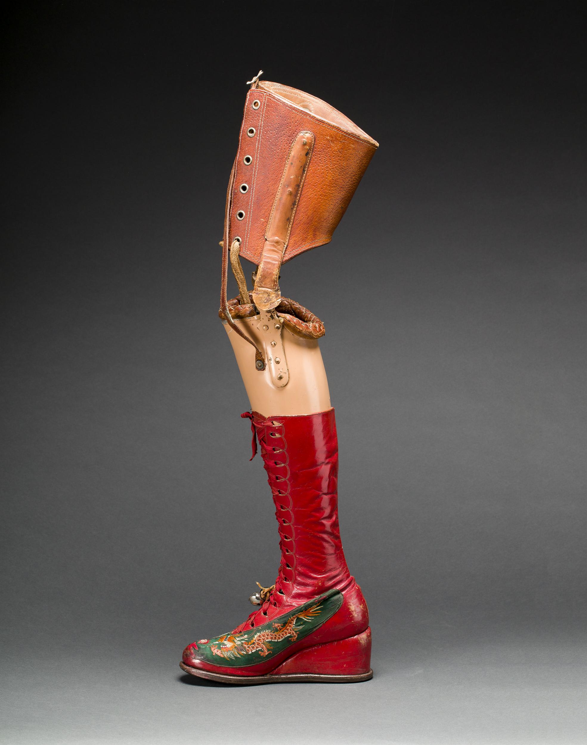 The exhibition features Kahlo’s prosthetic leg with a leather boot made of appliquéd silk with embroidered Chinese motifs (Javier Hinojosa/Diego Riviera and Frida Kahlo Archives, Banco de México)