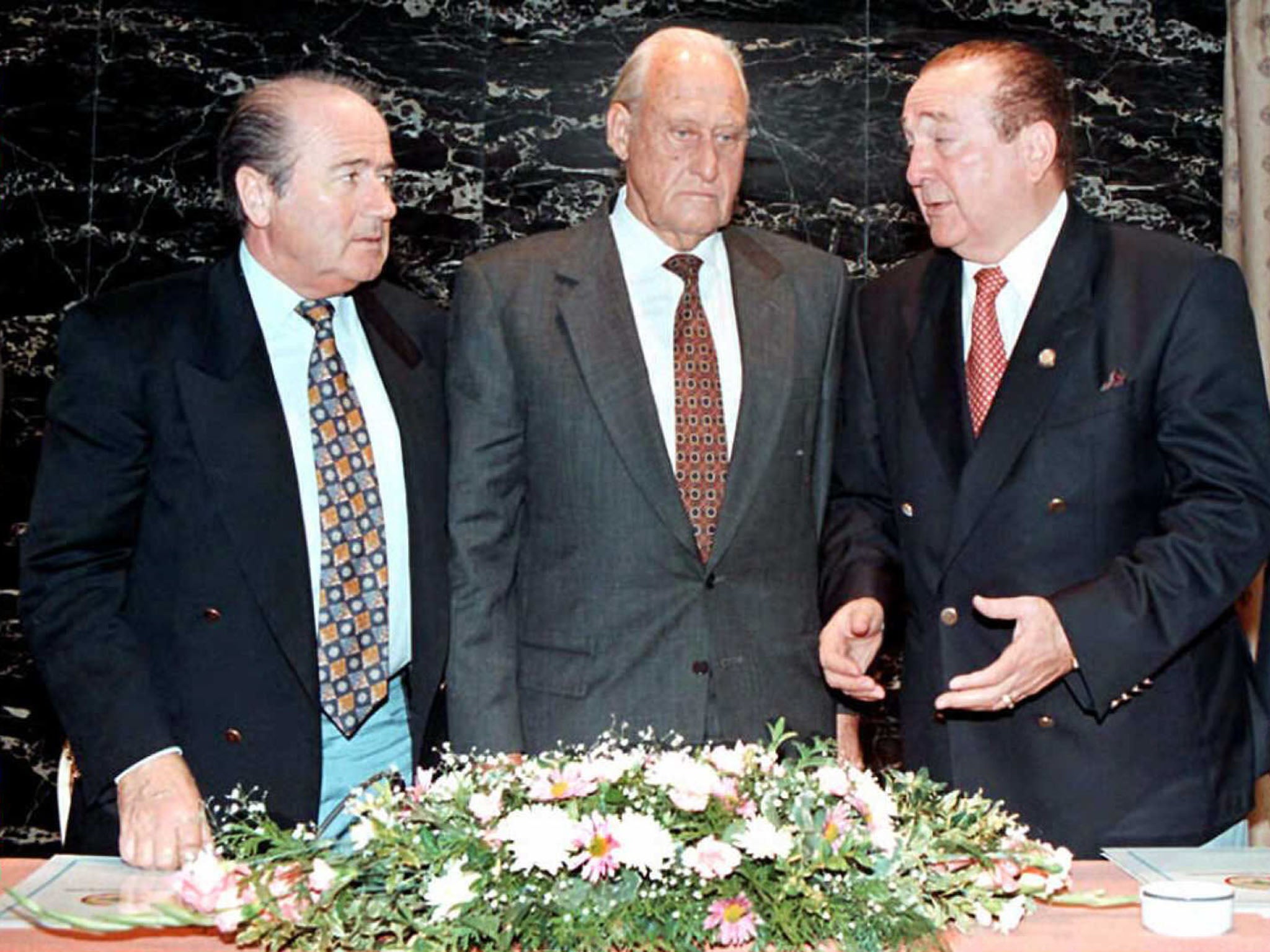 Joao Havelange (C), Fifa Secretary General Joseph Blatter (L), and Nicolas Leoz, president of the South American confederation of Football, talk moments before holding a joint press conference in 1996