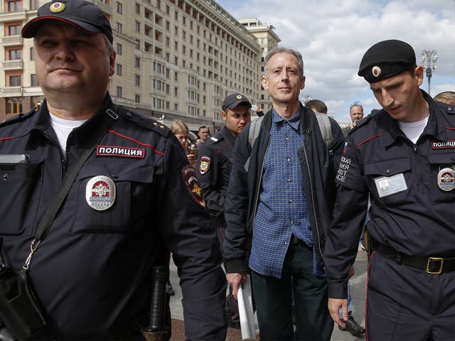 Russian police officers arrest British gay rights activist Peter Tatchell following his anti-Putin protest against the mistreatment of LGBT people in Russia in Moscow on June 14, 2018.
