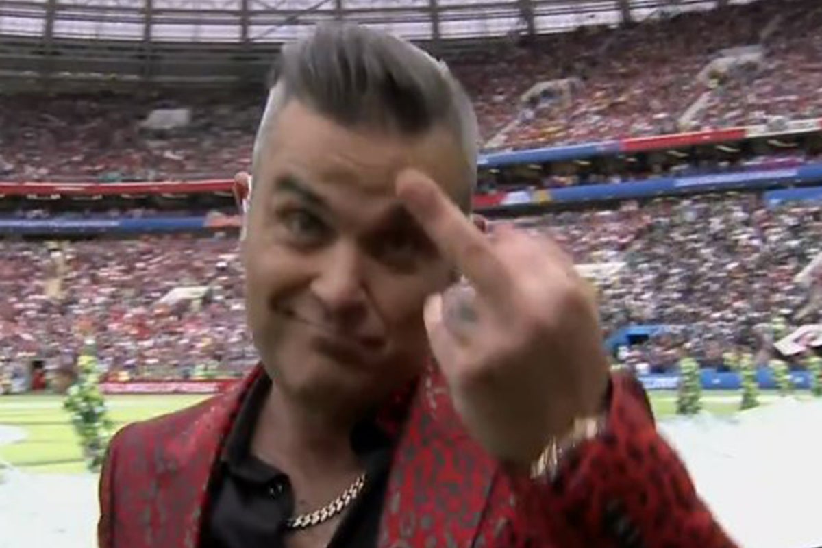 Robbie Williams explains why he gave the middle finger during World Cup