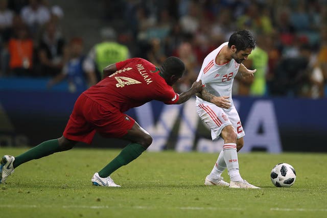 William Carvalho tries to keep hold of Isco