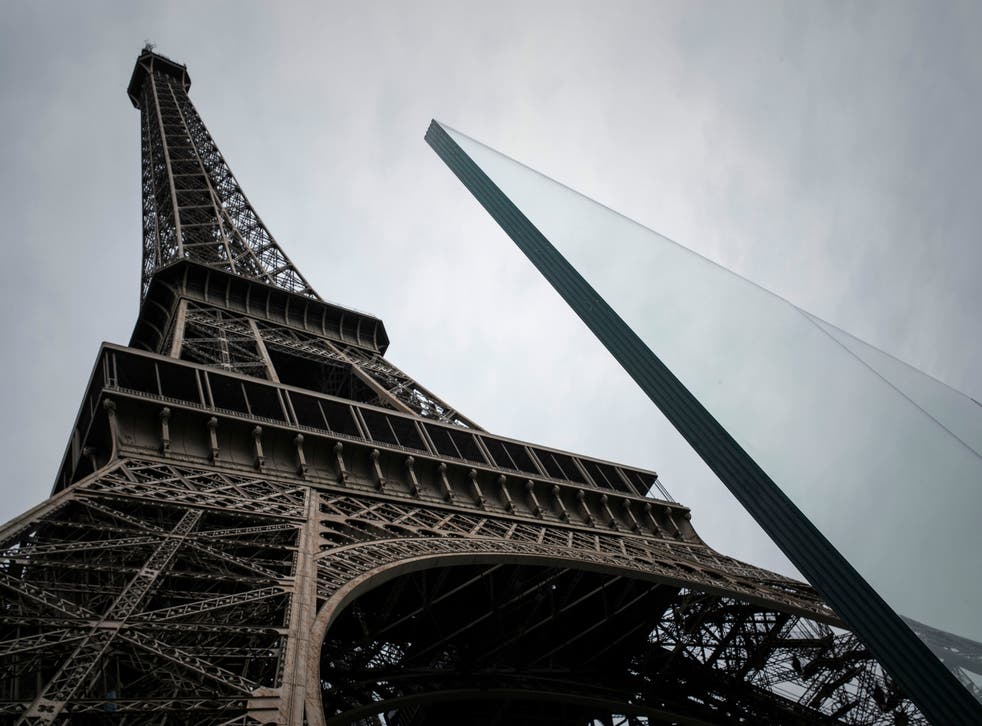 Le Tour d’Eiffel, still there, 129 years later