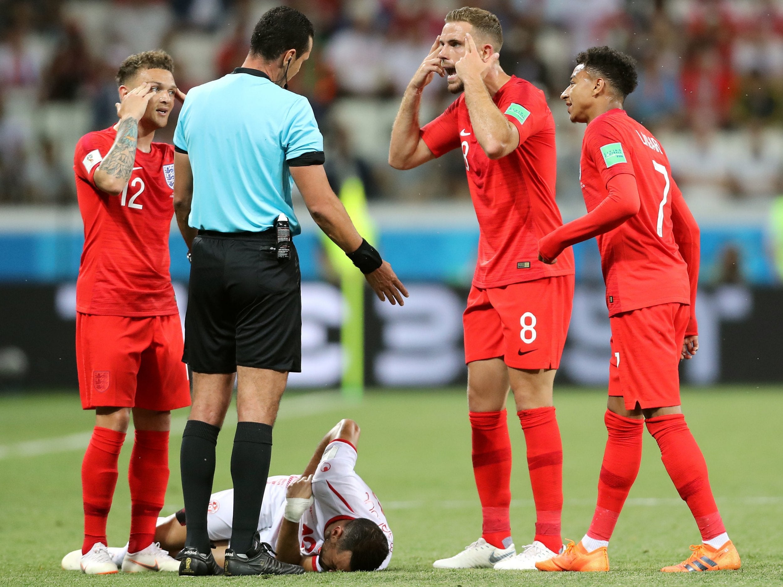 England's Jordan Henderson argues with referee Wilmar Roldan Perez during the FIFA World Cup match, June 17, 2018 / P/A