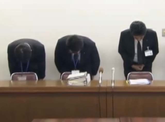 Officials bow in apology after civil servant takes extra three minutes for lunch