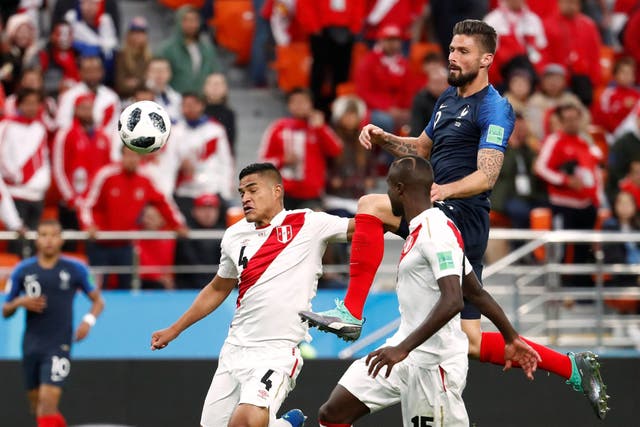 Olivier Giroud making his presence felt to the Peruvian defence