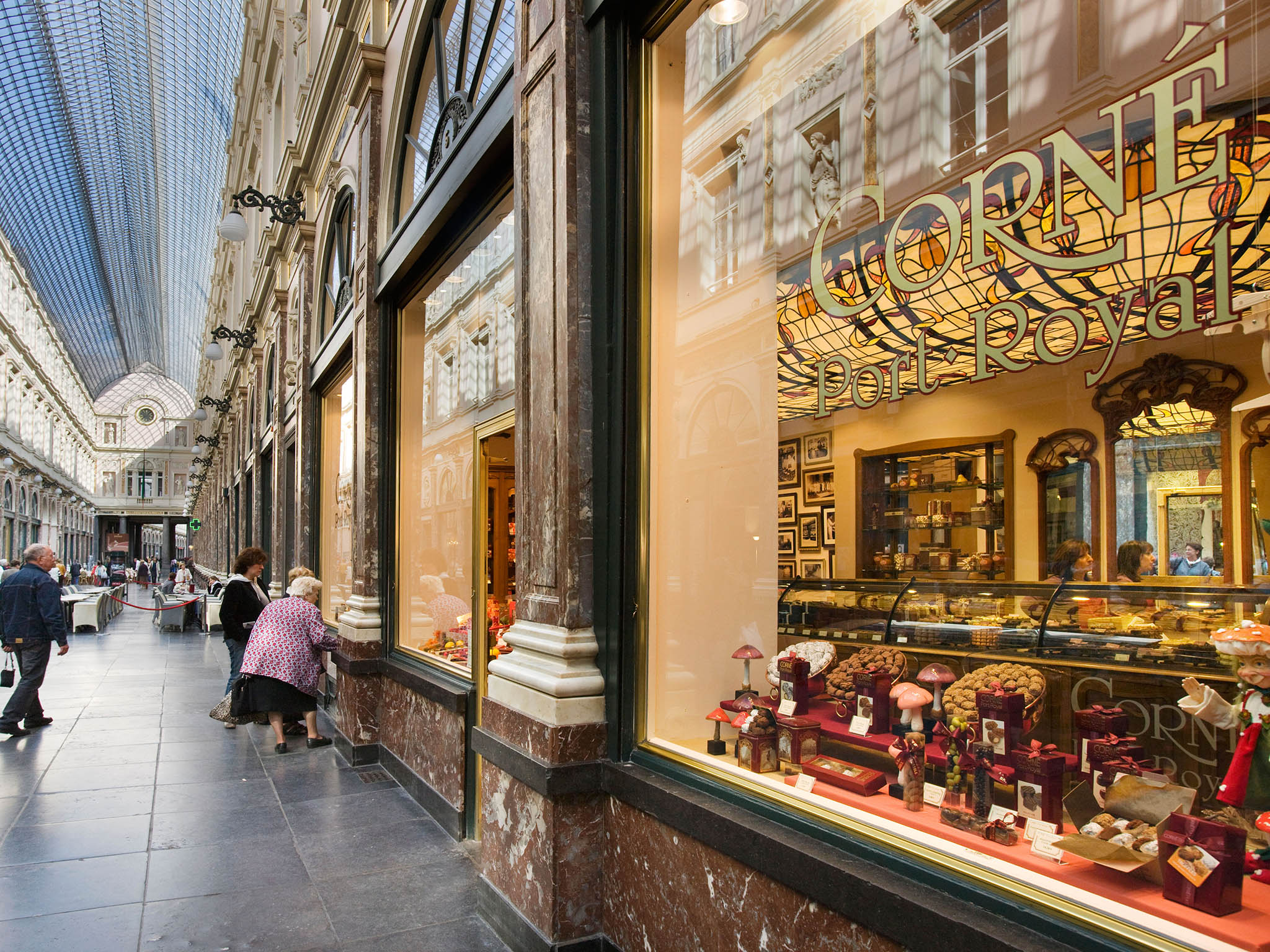 Window shopping: a chocolatier in Galeries Royales Saint-Hubert in Brussels