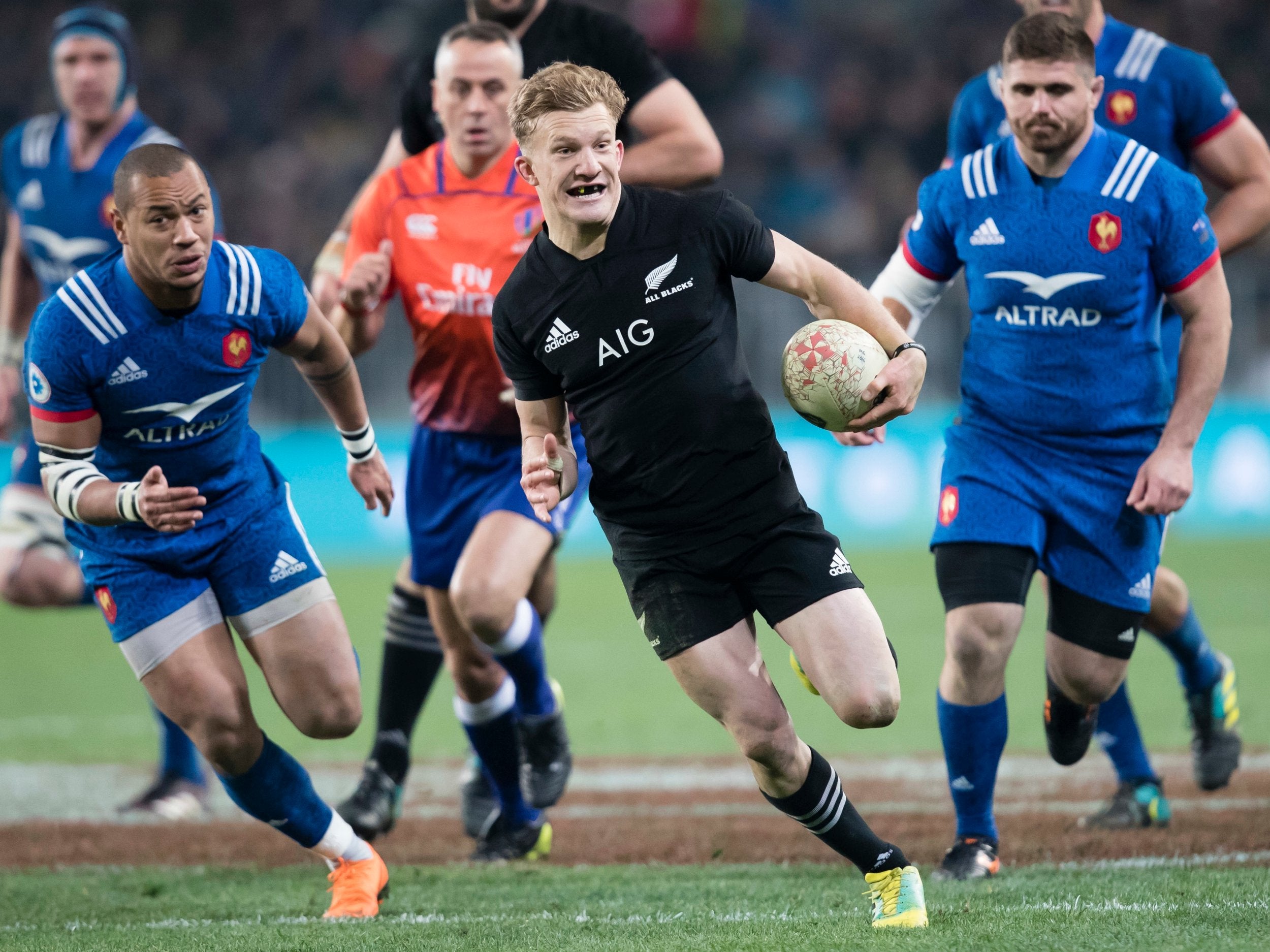 Damian McKenzie appeared to benefit from a controversial refereeing decision from John Lacey