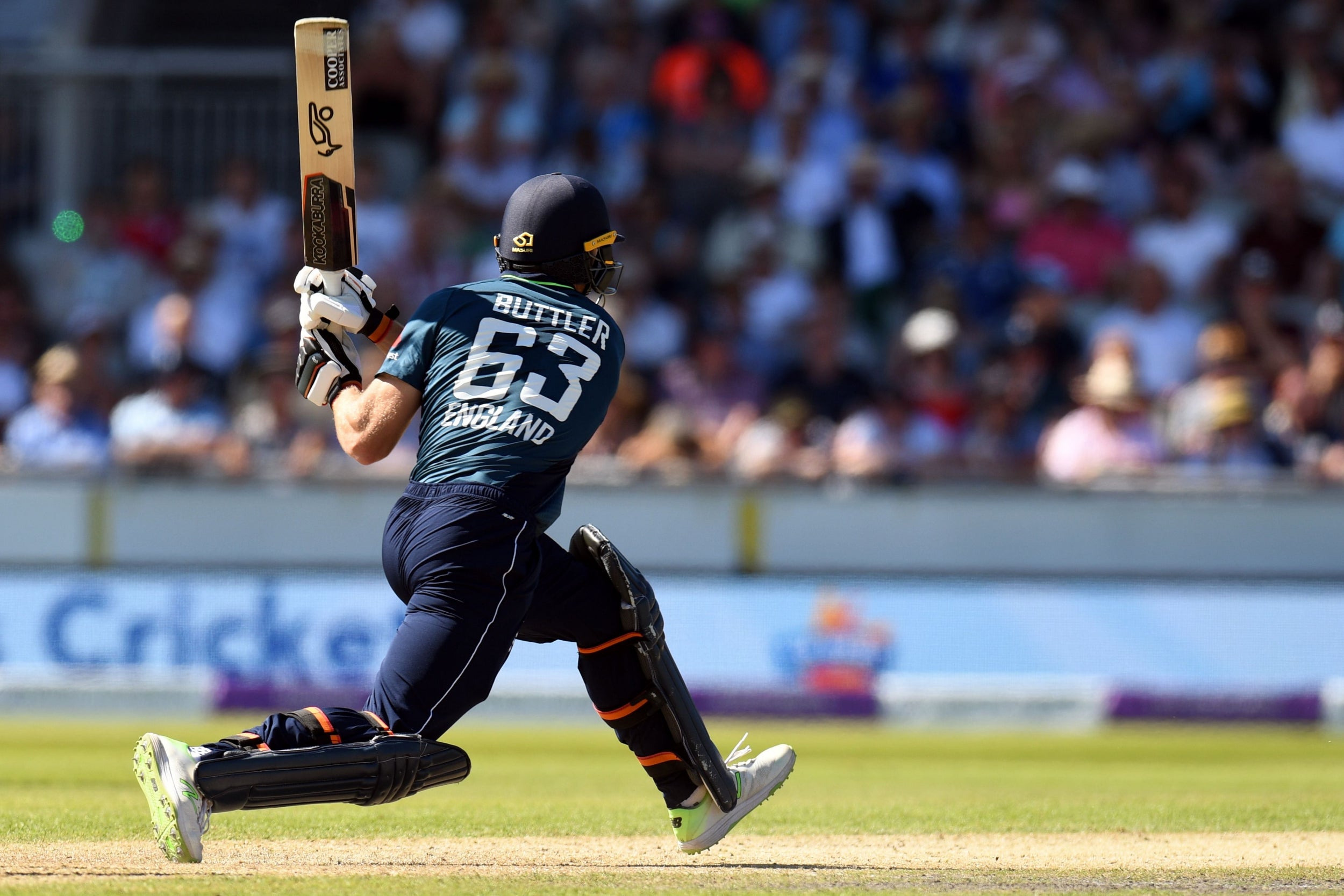 Buttler saw England home in style