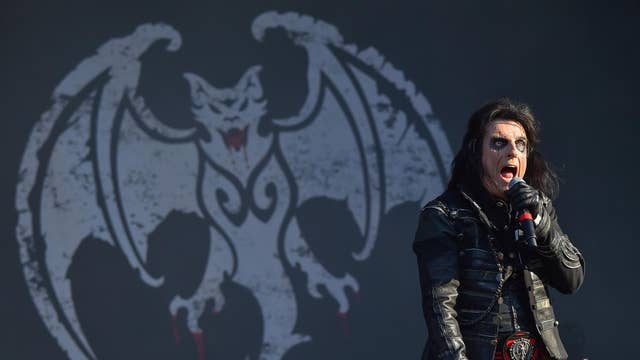 Alice Cooper 10 Best Songs From The Shock Rock King The Independent The Independent