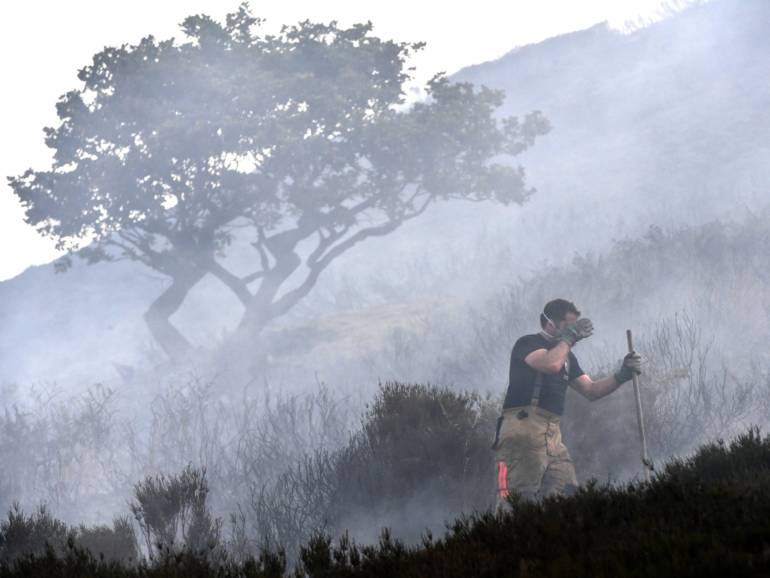 The fire service said that at one stage the blaze had covered a 6km area