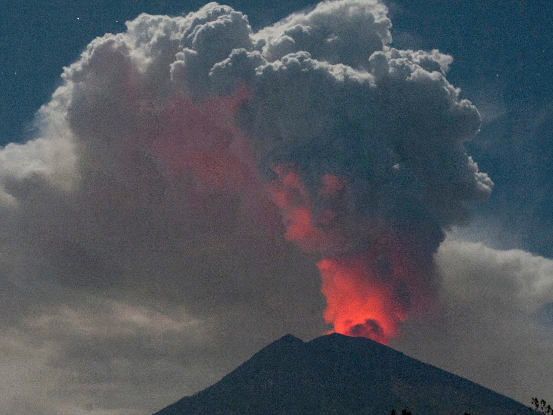 Bali volcano  Mount  Agung  spews 8 200ft column of ash 