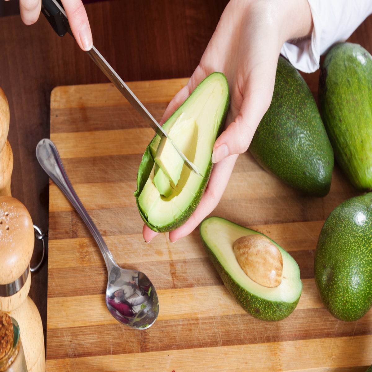 Martha Stewart shows you how to avoid getting a lacerated 'avocado hand