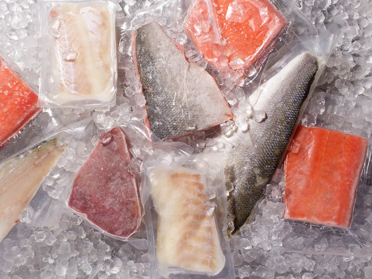 Морожено соленая рыба. Рыба заморозка. Рыба мороженая. Свежезамороженная рыба. Полуфабрикаты и рыба заморозка.