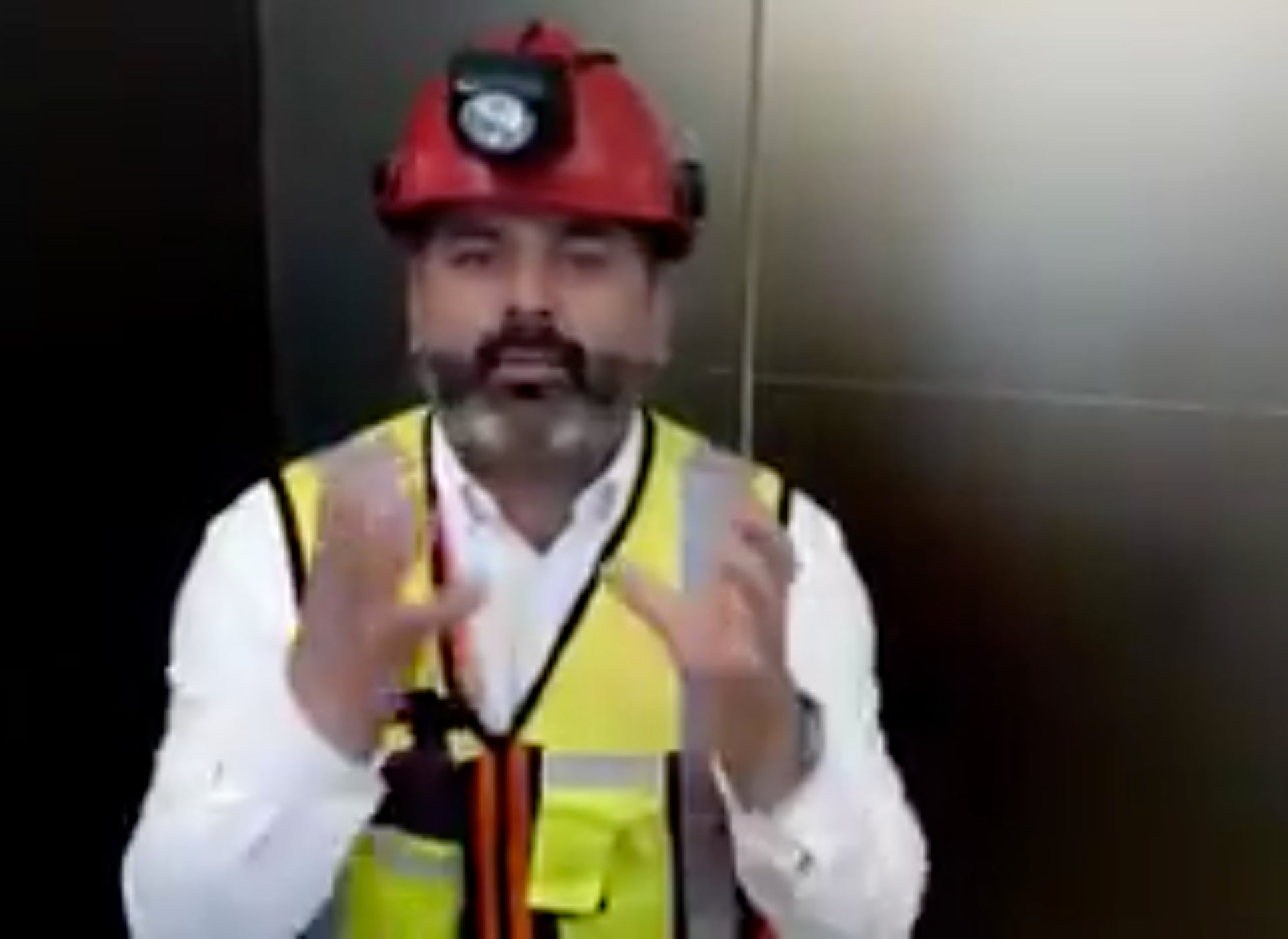 Chilean miner Mario Sepulveda sends message of hope to trapped boys