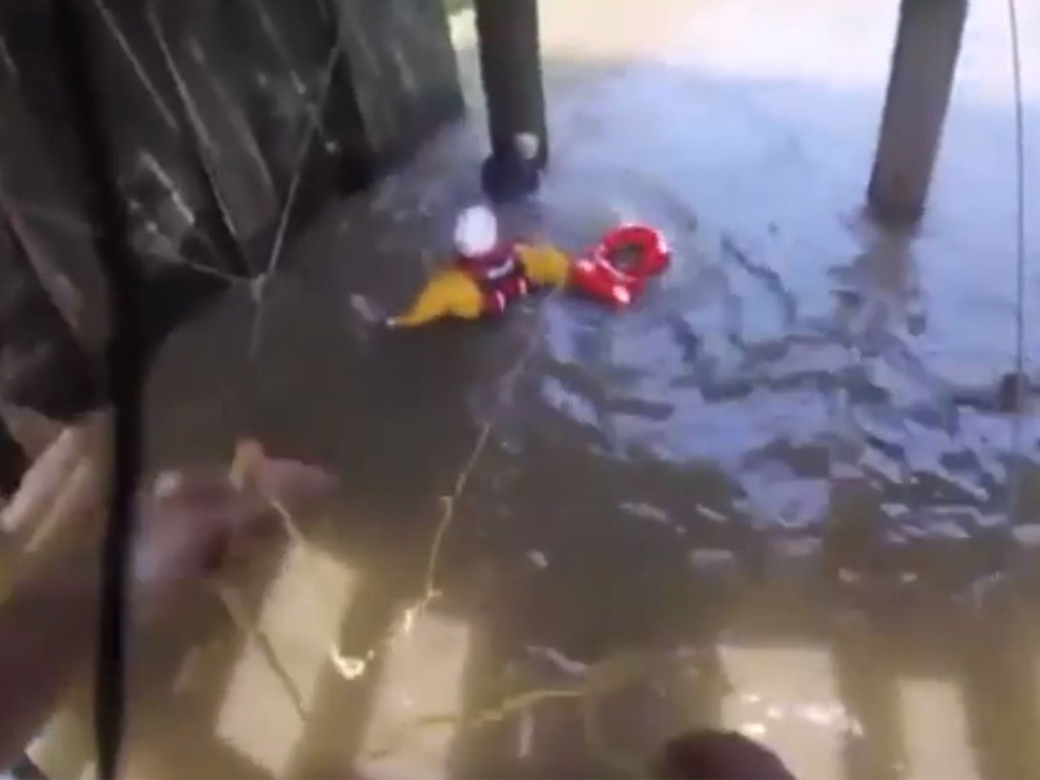 RNLI Thames rescue Wapping