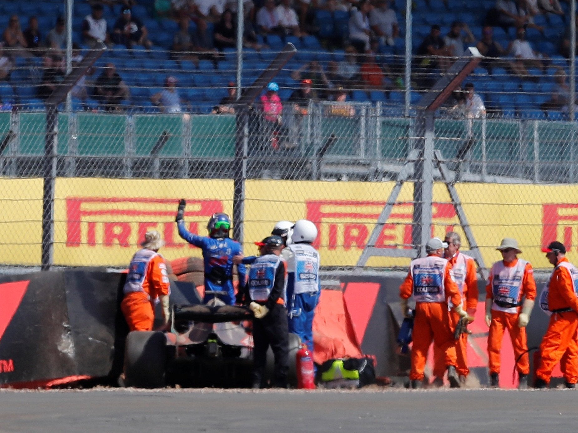 Brendon Hartley waves to the crowd after his big accident during third practice