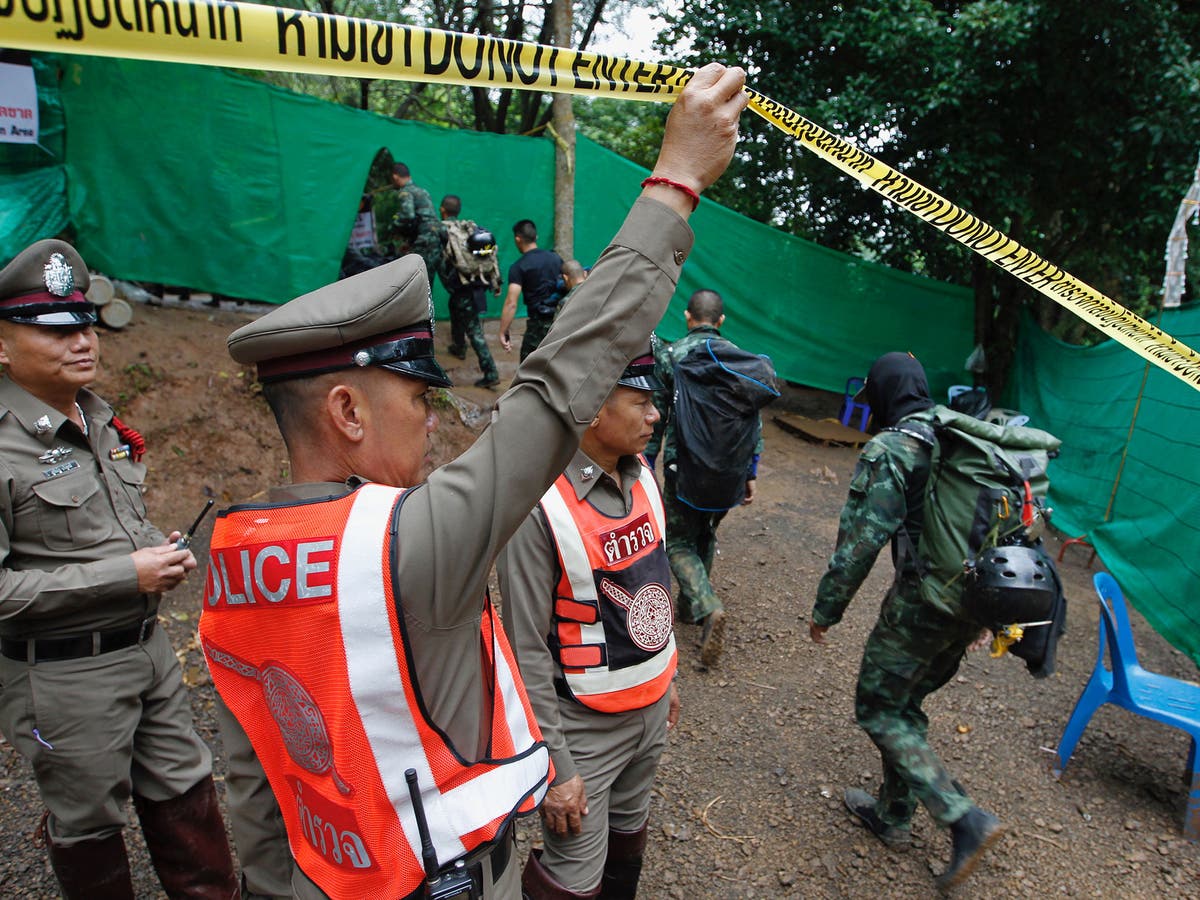 Thai cave rescue - LIVE: Mission put on hold 'for at least 10 hours' after four of 12 boys saved by divers