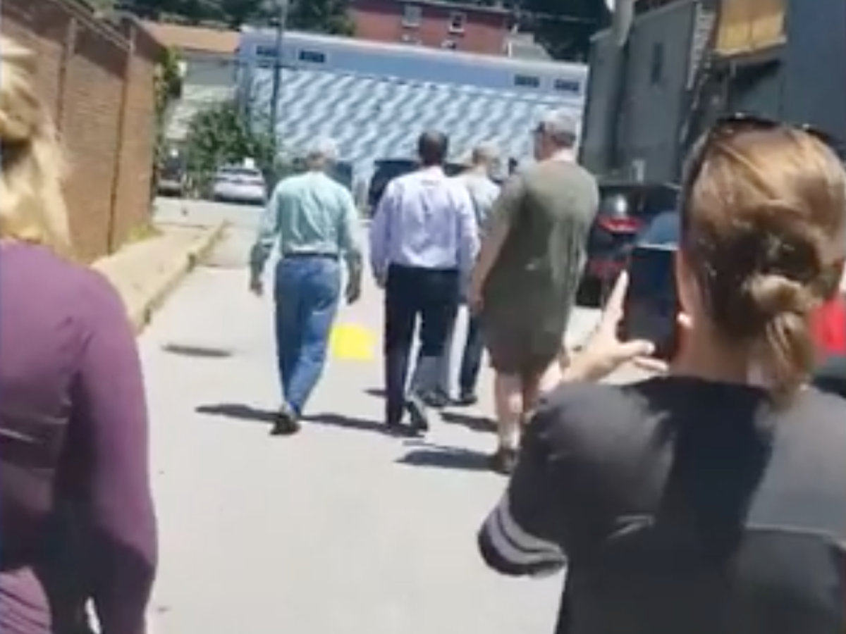 Abolish Ice Protesters Confront Mitch Mcconnell Outside Restaurant Over Trump Immigration 