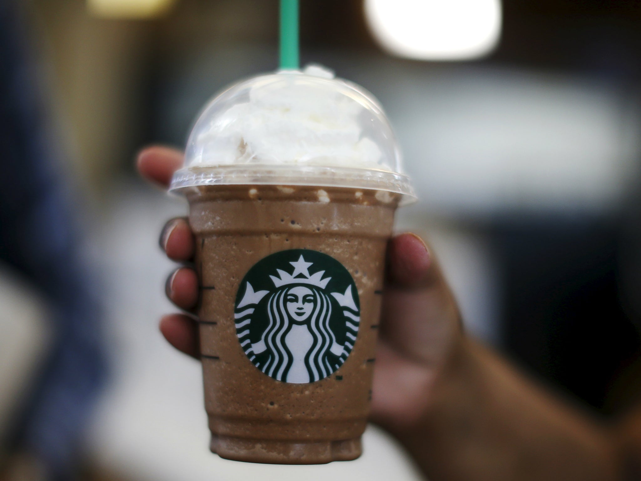 Starbucks to scrap plastic straws globally by 2020