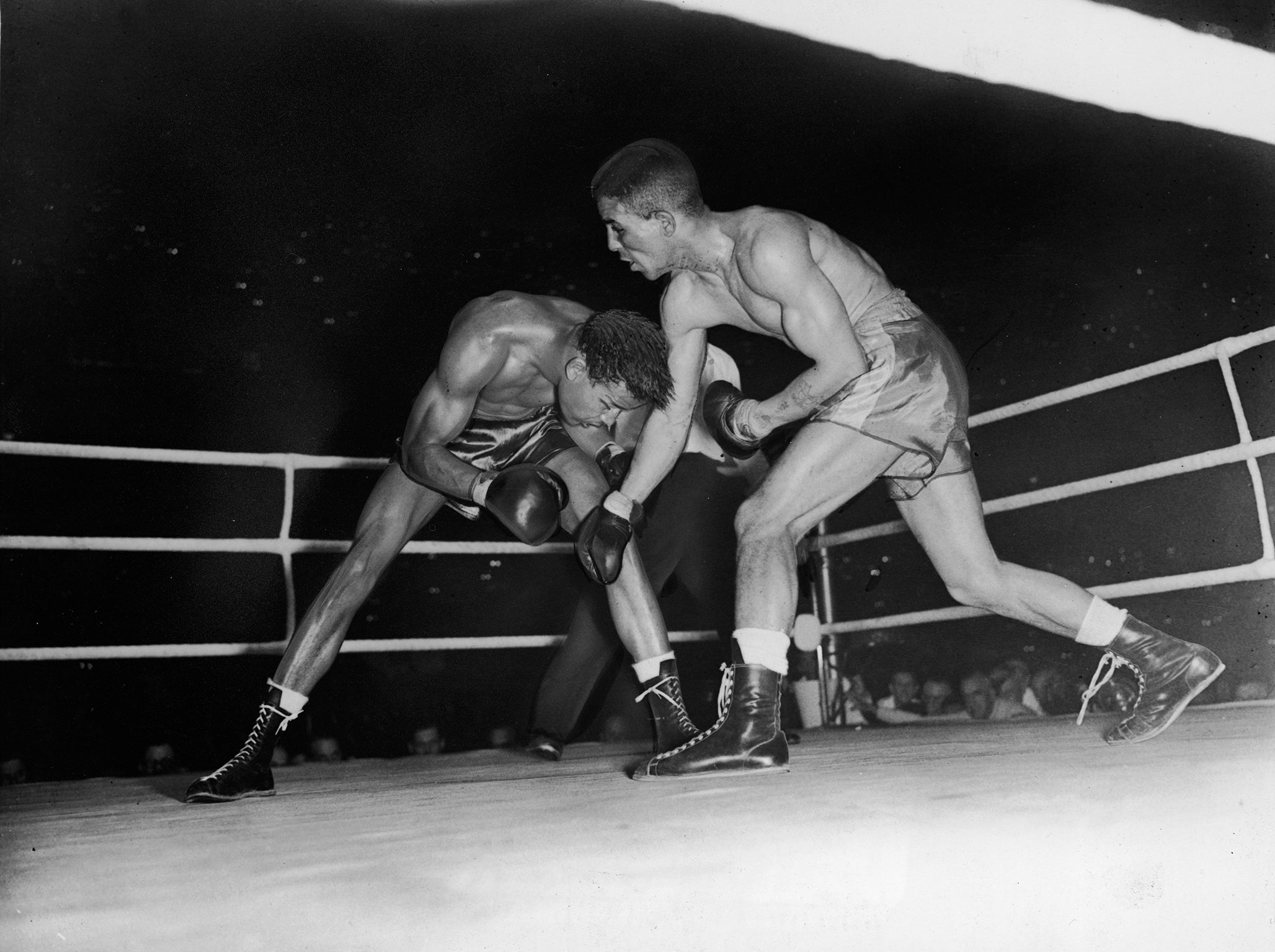 Randolph Turpin (R) stunned Sugar Ray Robinson at Earls Court (Getty )