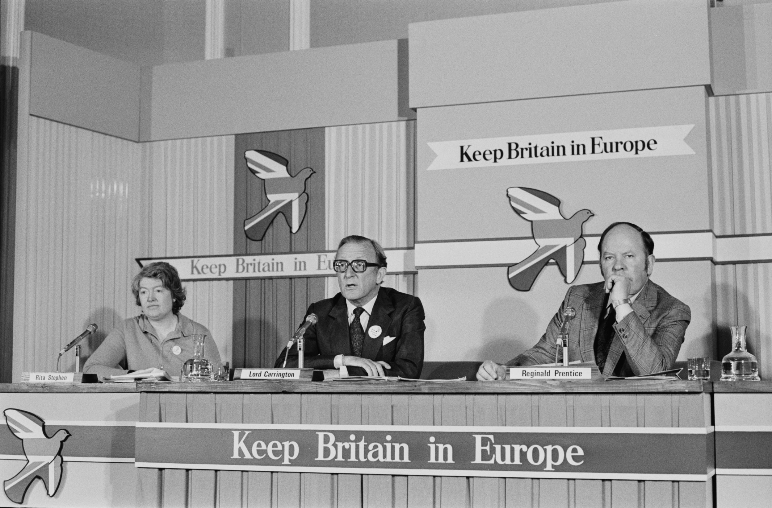 Carrington with politicians Rita Stephen and Reg Prentice at a pro-common market press conference in London shortly before the European Communities referendum in 1975