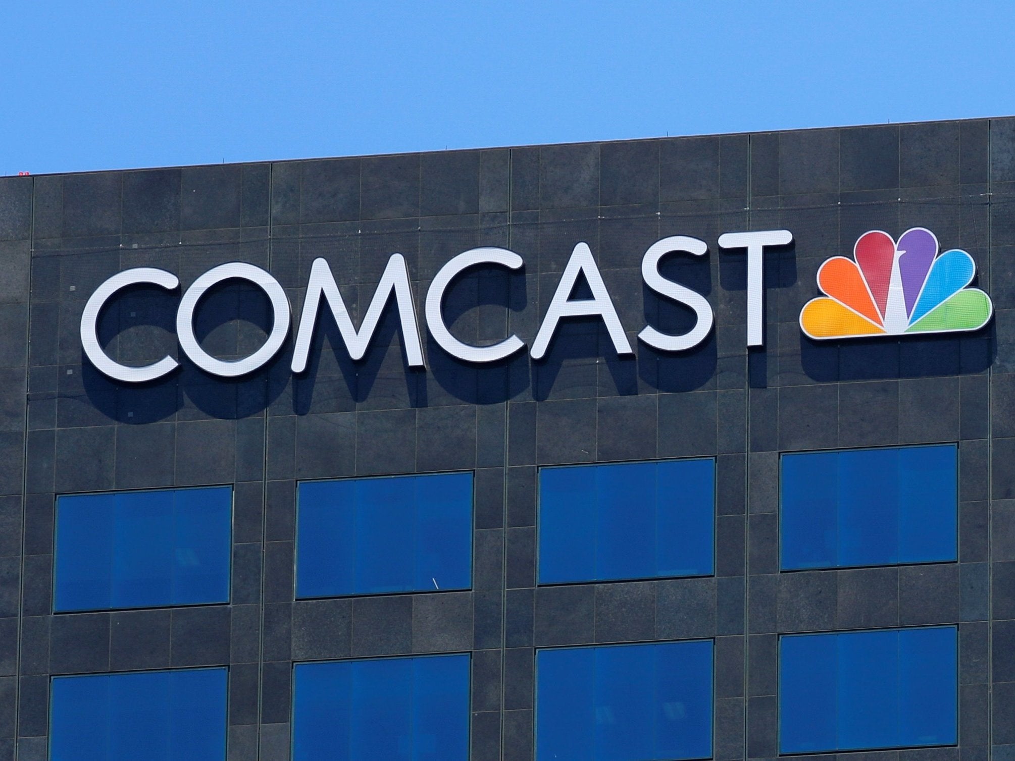 US cable giant Comcast has upped the ante in the battle to takeover Britain's Sky