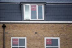 UK property market value drops by £27bn as sales decline 