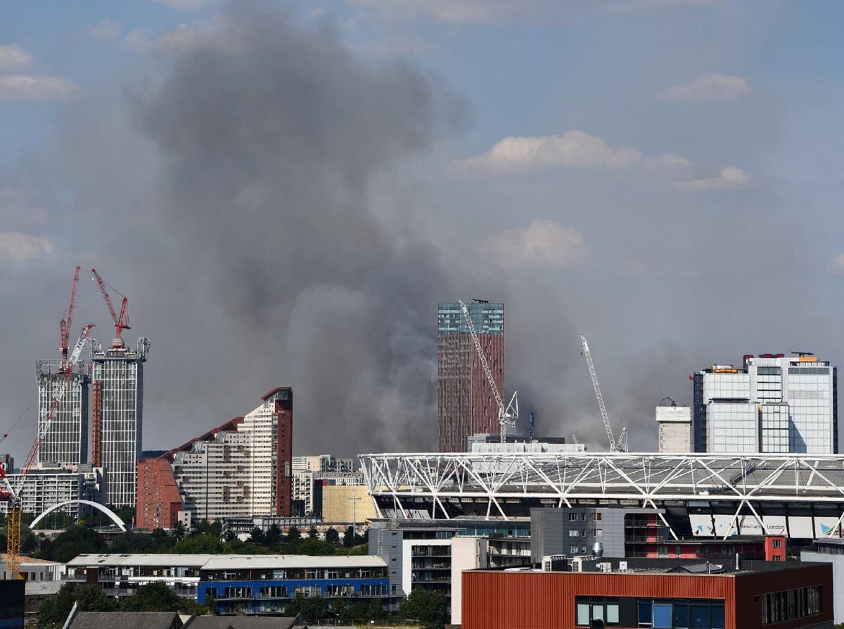 Wanstead Flats fire More than 200 firefighters tackle major grass fire