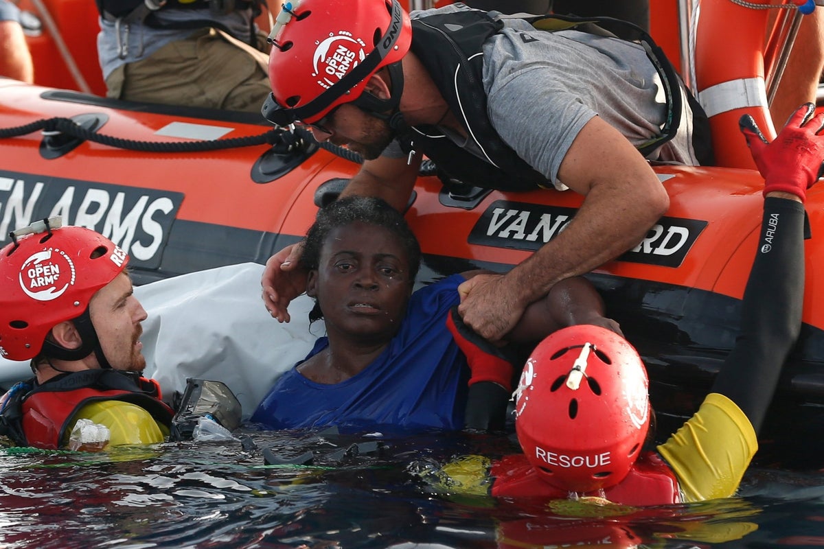 More than 100 refugees and migrants dead after boat wreck off Libya ...