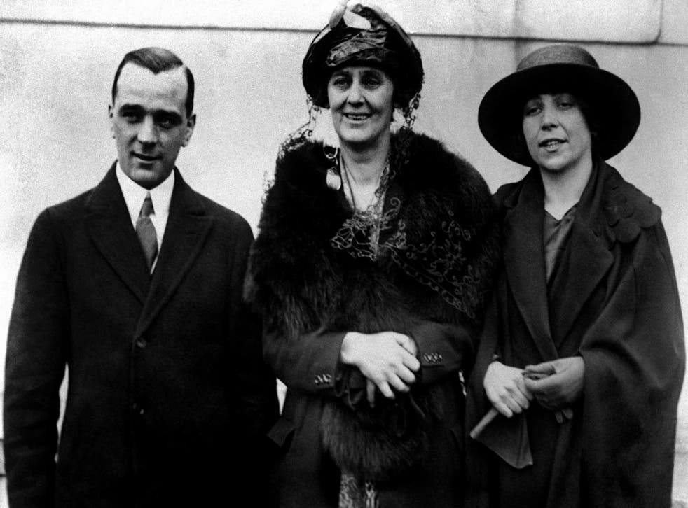 Constance Markievicz stands between Thomas D. O'Connor, who was Secretary of the Irish Republican Delegation, and Kathleen Barry, sister of Kevin Barry, who was the last of the Irish Martyrs to be hanged by the English