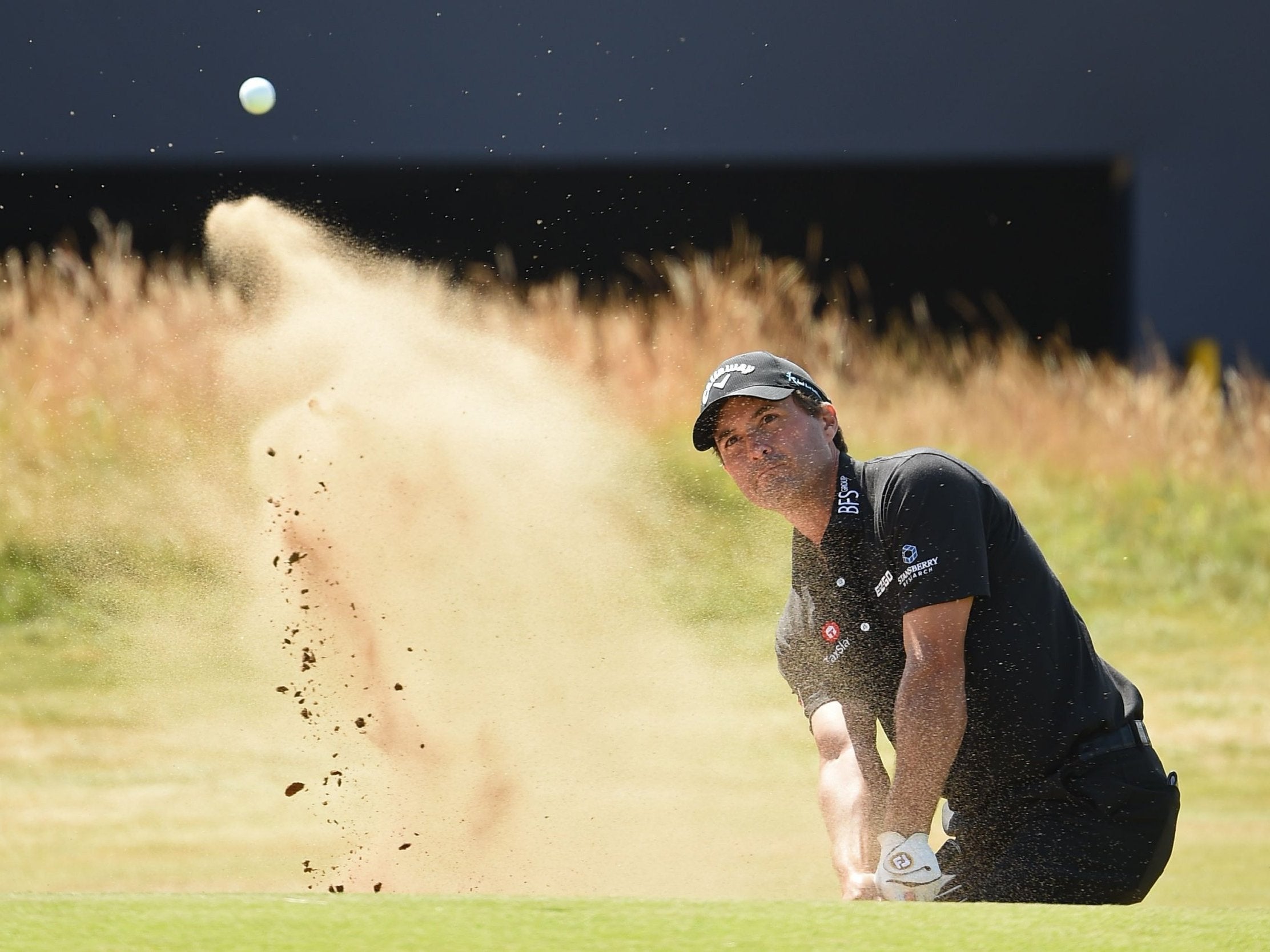 Kisner leads The Open after the first round on -5